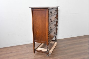 イギリスアンティーク　オーク材　存在感のあるツイストレッグが魅力の小振りなチェスト　(R-087799)