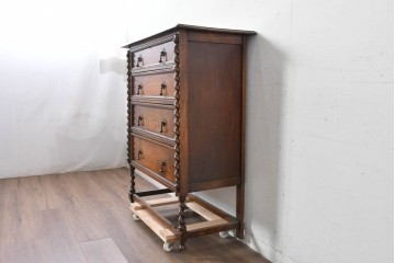 イギリスアンティーク　オーク材　存在感のあるツイストレッグが魅力の小振りなチェスト　(R-087799)