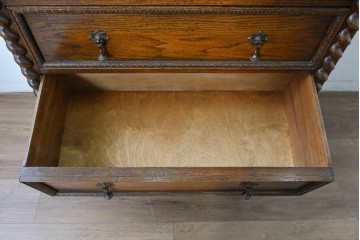 イギリスアンティーク　オーク材　存在感のあるツイストレッグが魅力の小振りなチェスト　(R-087799)