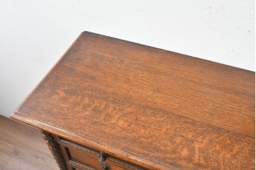 イギリスアンティーク　オーク材　存在感のあるツイストレッグが魅力の小振りなチェスト　(R-087799)