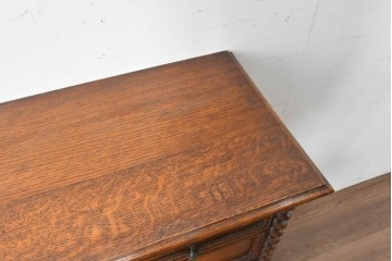 イギリスアンティーク　オーク材　存在感のあるツイストレッグが魅力の小振りなチェスト　(R-087799)