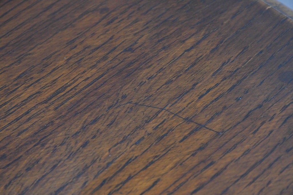 イギリスアンティーク　オーク材　存在感のあるツイストレッグが魅力の小振りなチェスト　(R-087799)