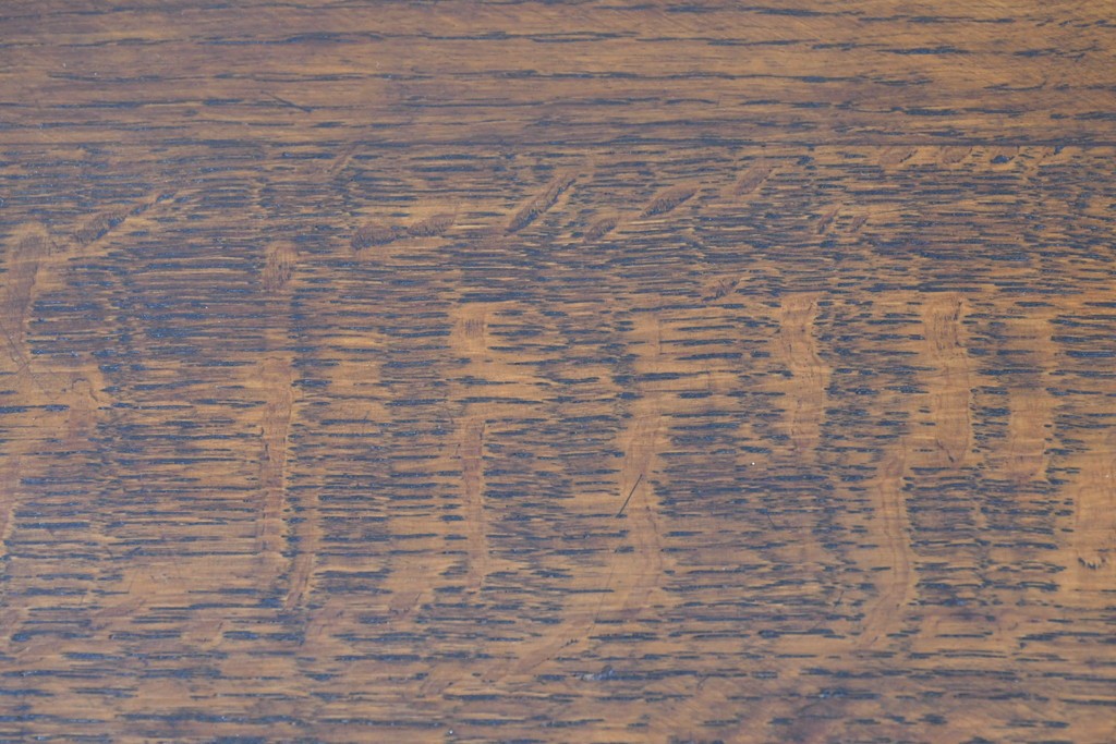 イギリスアンティーク　オーク材　存在感のあるツイストレッグが魅力の小振りなチェスト　(R-087799)