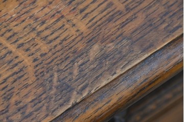 イギリスアンティーク　オーク材　存在感のあるツイストレッグが魅力の小振りなチェスト　(R-087799)