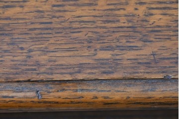 イギリスアンティーク　オーク材　存在感のあるツイストレッグが魅力の小振りなチェスト　(R-087799)