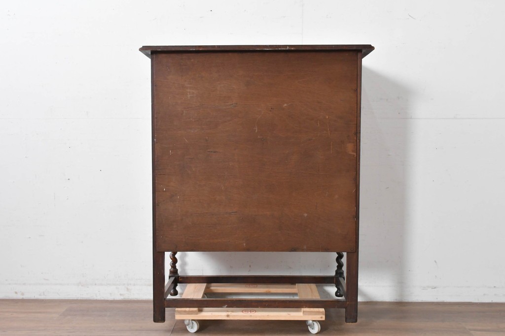 イギリスアンティーク　オーク材　存在感のあるツイストレッグが魅力の小振りなチェスト　(R-087799)