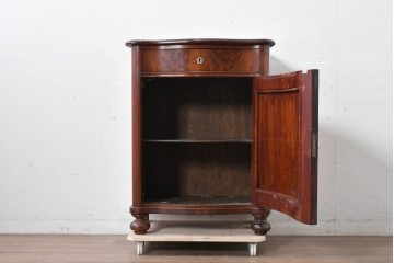 イギリスアンティーク　マホガニー材　曲線フォルムが美しい上品なサイドキャビネット　(R-087800)