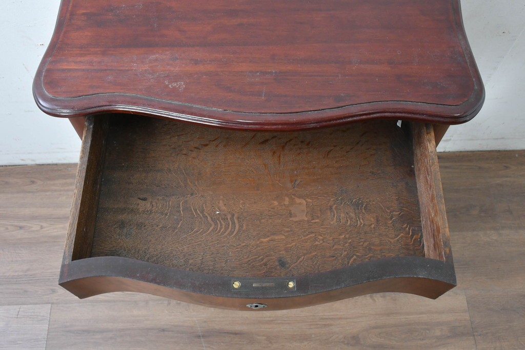 イギリスアンティーク　マホガニー材　曲線フォルムが美しい上品なサイドキャビネット　(R-087800)