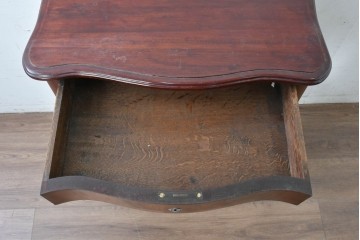 イギリスアンティーク　マホガニー材　曲線フォルムが美しい上品なサイドキャビネット　(R-087800)