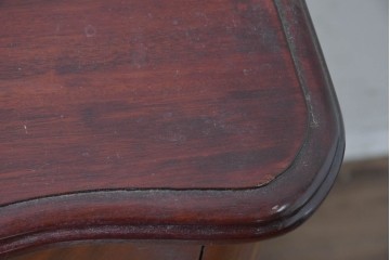 イギリスアンティーク　マホガニー材　曲線フォルムが美しい上品なサイドキャビネット　(R-087800)