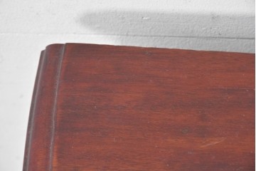 イギリスアンティーク　マホガニー材　曲線フォルムが美しい上品なサイドキャビネット　(R-087800)