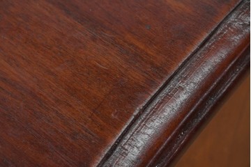 イギリスアンティーク　マホガニー材　曲線フォルムが美しい上品なサイドキャビネット　(R-087800)