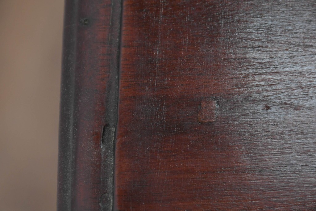 イギリスアンティーク　マホガニー材　曲線フォルムが美しい上品なサイドキャビネット　(R-087800)