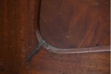 イギリスアンティーク　マホガニー材　曲線フォルムが美しい上品なサイドキャビネット　(R-087800)