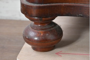 イギリスアンティーク　マホガニー材　曲線フォルムが美しい上品なサイドキャビネット　(R-087800)