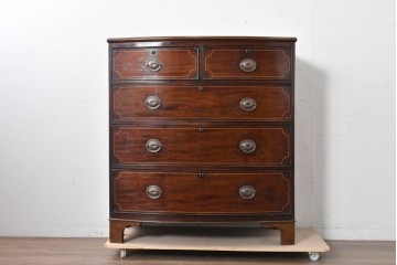 イギリスアンティーク　マホガニー材　象嵌(インレイ)細工と曲線美が魅力のチェスト　(R-087801)