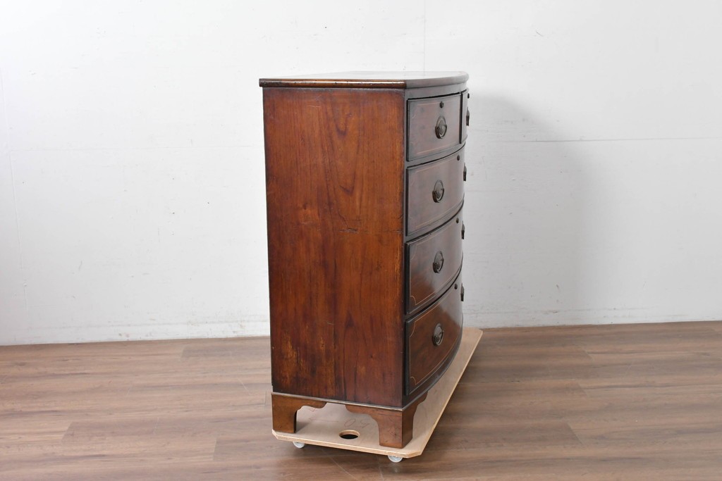 イギリスアンティーク　マホガニー材　象嵌(インレイ)細工と曲線美が魅力のチェスト　(R-087801)