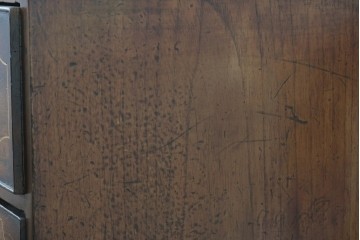 イギリスアンティーク　マホガニー材　象嵌(インレイ)細工と曲線美が魅力のチェスト　(R-087801)