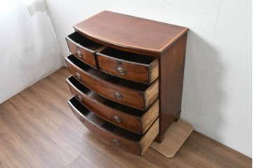 イギリスアンティーク　マホガニー材　象嵌(インレイ)細工と曲線美が魅力のチェスト　(R-087801)