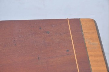 イギリスアンティーク　マホガニー材　象嵌(インレイ)細工と曲線美が魅力のチェスト　(R-087801)