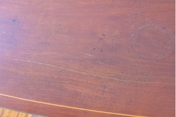 イギリスアンティーク　マホガニー材　象嵌(インレイ)細工と曲線美が魅力のチェスト　(R-087801)