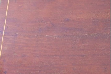 イギリスアンティーク　マホガニー材　象嵌(インレイ)細工と曲線美が魅力のチェスト　(R-087801)