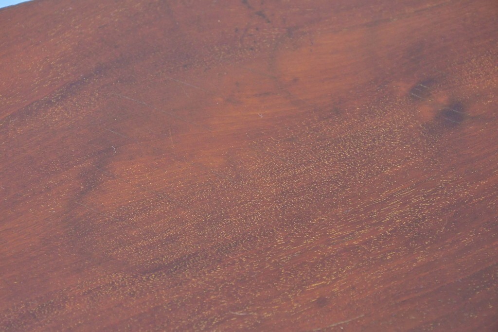 イギリスアンティーク　マホガニー材　象嵌(インレイ)細工と曲線美が魅力のチェスト　(R-087801)