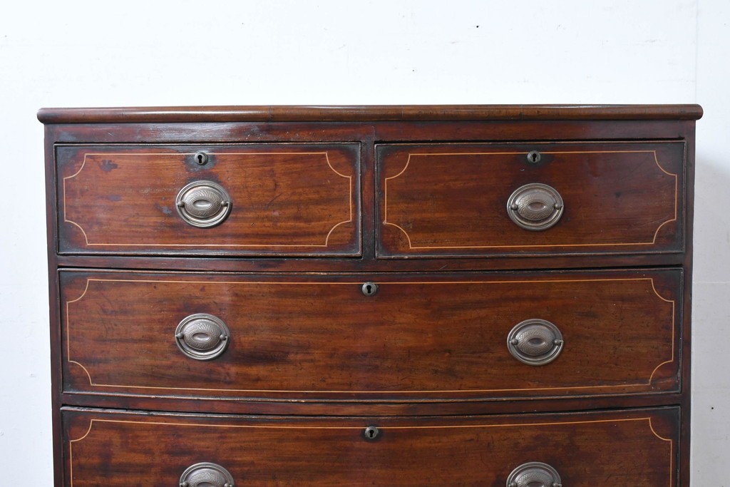 イギリスアンティーク　マホガニー材　象嵌(インレイ)細工と曲線美が魅力のチェスト　(R-087801)