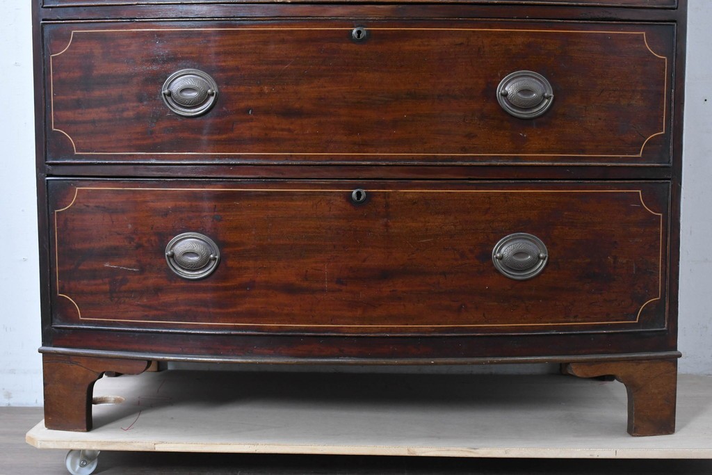 イギリスアンティーク　マホガニー材　象嵌(インレイ)細工と曲線美が魅力のチェスト　(R-087801)