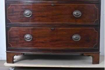 イギリスアンティーク　マホガニー材　象嵌(インレイ)細工と曲線美が魅力のチェスト　(R-087801)