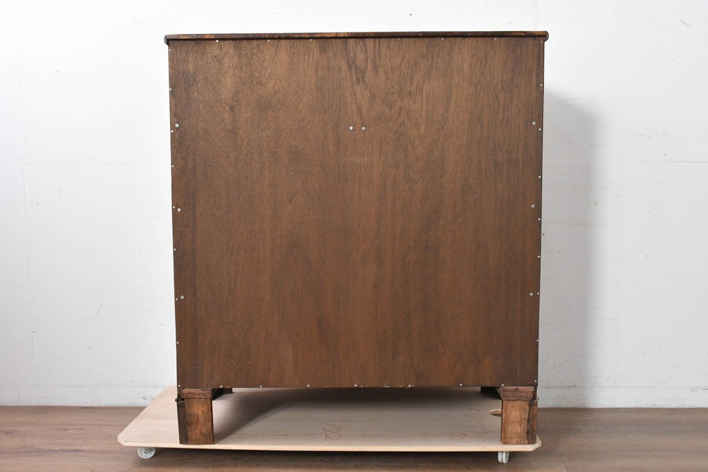 イギリスアンティーク　マホガニー材　象嵌(インレイ)細工と曲線美が魅力のチェスト　(R-087801)