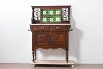 イギリスアンティーク　大理石天板　ウォールナット材　小振りサイズ　タイル装飾と透かし彫りが美しいウォッシュスタンド　(R-087802)