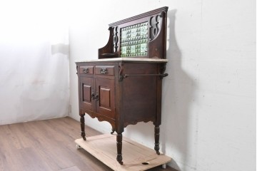 イギリスアンティーク　大理石天板　ウォールナット材　小振りサイズ　タイル装飾と透かし彫りが美しいウォッシュスタンド　(R-087802)