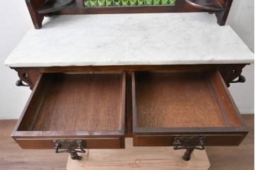 イギリスアンティーク　大理石天板　ウォールナット材　小振りサイズ　タイル装飾と透かし彫りが美しいウォッシュスタンド　(R-087802)