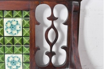 イギリスアンティーク　大理石天板　ウォールナット材　小振りサイズ　タイル装飾と透かし彫りが美しいウォッシュスタンド　(R-087802)