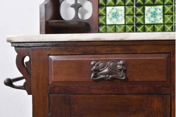 イギリスアンティーク　大理石天板　ウォールナット材　小振りサイズ　タイル装飾と透かし彫りが美しいウォッシュスタンド　(R-087802)