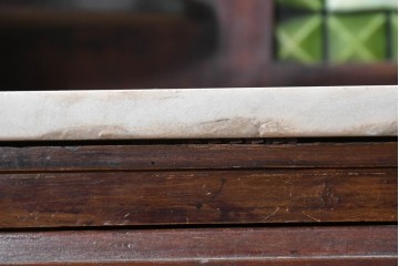 イギリスアンティーク　大理石天板　ウォールナット材　小振りサイズ　タイル装飾と透かし彫りが美しいウォッシュスタンド　(R-087802)