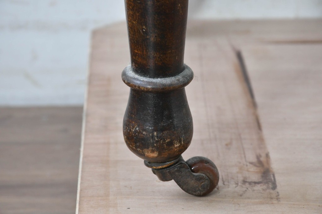 イギリスアンティーク　大理石天板　ウォールナット材　小振りサイズ　タイル装飾と透かし彫りが美しいウォッシュスタンド　(R-087802)