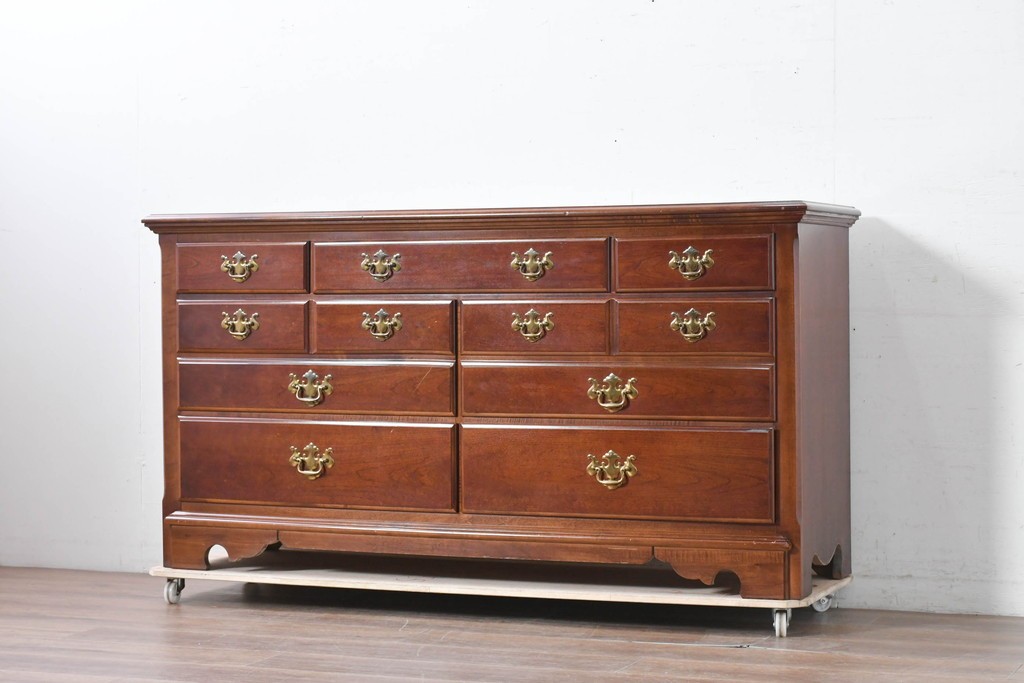 中古　美品　アメリカ　トーマスビル(Thomasville)　インプレッション(IMPRESSIONS)　クラシカルな意匠と収納力を兼ね備えたチェスト　(R-087803)