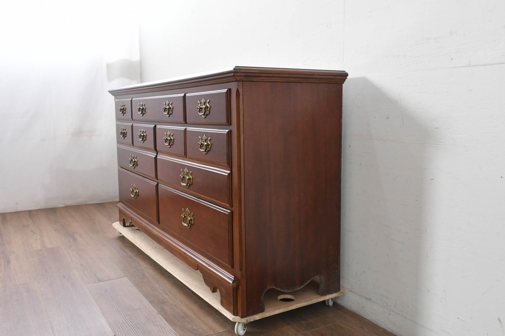中古　美品　アメリカ　トーマスビル(Thomasville)　インプレッション(IMPRESSIONS)　クラシカルな意匠と収納力を兼ね備えたチェスト　(R-087803)