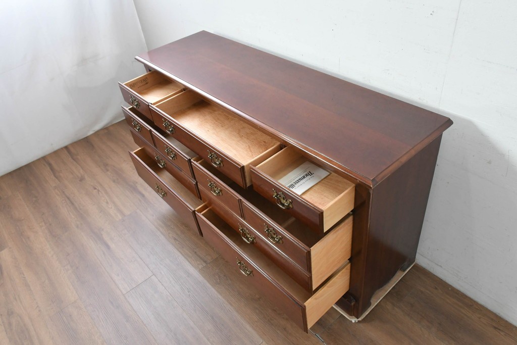 中古　美品　アメリカ　トーマスビル(Thomasville)　インプレッション(IMPRESSIONS)　クラシカルな意匠と収納力を兼ね備えたチェスト　(R-087803)