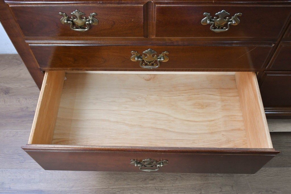 中古　美品　アメリカ　トーマスビル(Thomasville)　インプレッション(IMPRESSIONS)　クラシカルな意匠と収納力を兼ね備えたチェスト　(R-087803)