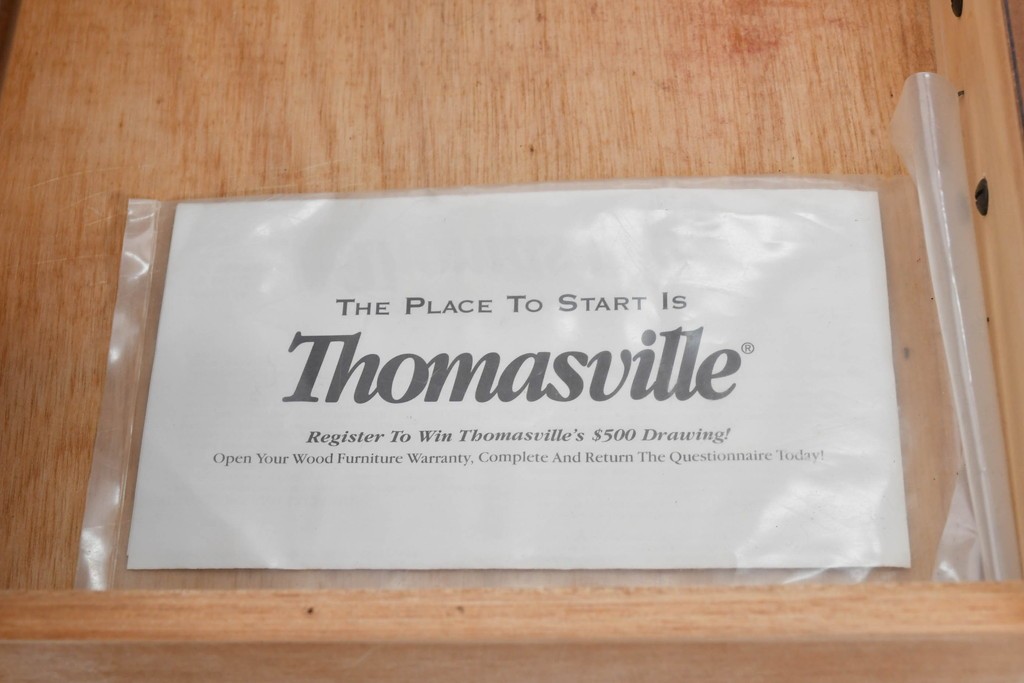 中古　美品　アメリカ　トーマスビル(Thomasville)　インプレッション(IMPRESSIONS)　クラシカルな意匠と収納力を兼ね備えたチェスト　(R-087803)