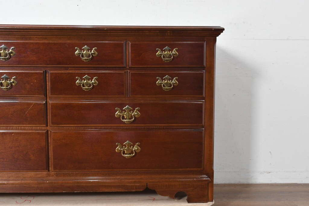 中古　美品　アメリカ　トーマスビル(Thomasville)　インプレッション(IMPRESSIONS)　クラシカルな意匠と収納力を兼ね備えたチェスト　(R-087803)