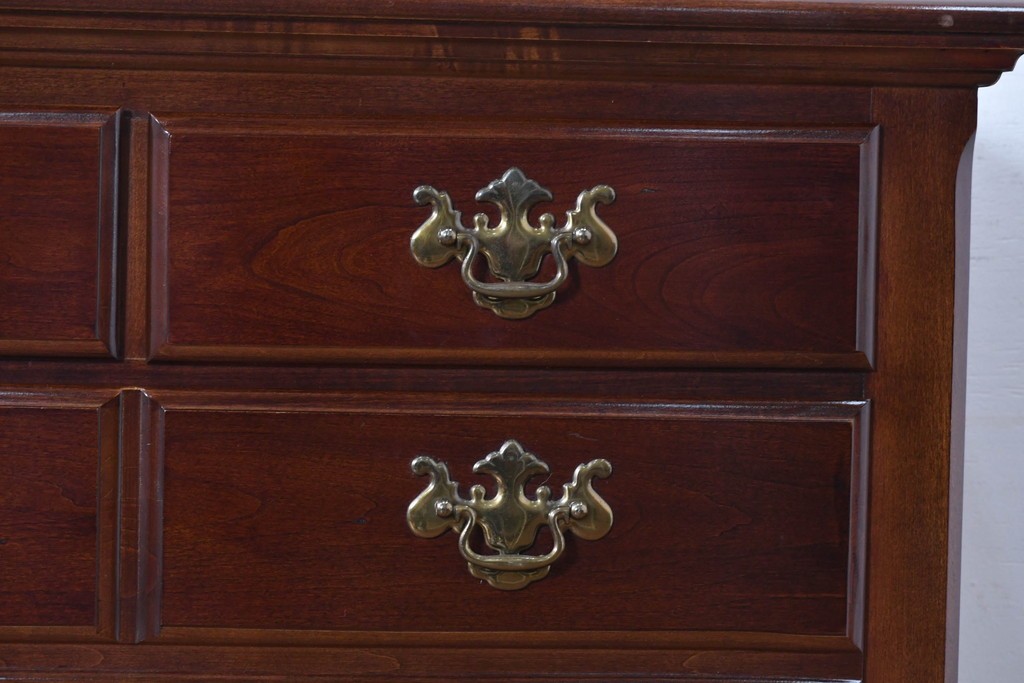 中古　美品　アメリカ　トーマスビル(Thomasville)　インプレッション(IMPRESSIONS)　クラシカルな意匠と収納力を兼ね備えたチェスト　(R-087803)