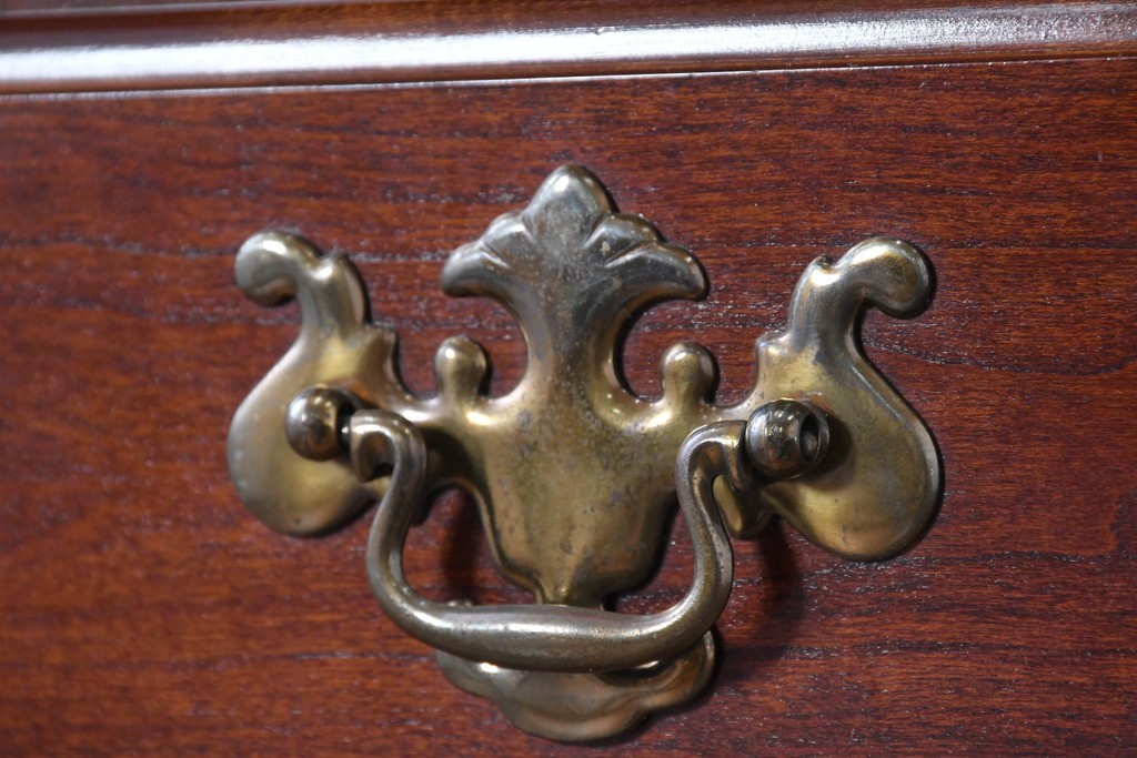 中古　美品　アメリカ　トーマスビル(Thomasville)　インプレッション(IMPRESSIONS)　クラシカルな意匠と収納力を兼ね備えたチェスト　(R-087803)