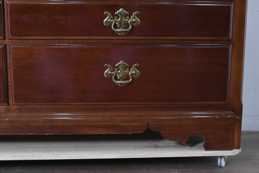 中古　美品　アメリカ　トーマスビル(Thomasville)　インプレッション(IMPRESSIONS)　クラシカルな意匠と収納力を兼ね備えたチェスト　(R-087803)