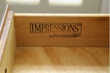 中古　美品　アメリカ　トーマスビル(Thomasville)　インプレッション(IMPRESSIONS)　クラシカルな意匠と収納力を兼ね備えたチェスト　(R-087803)