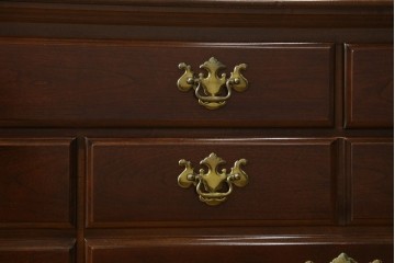 中古　美品　アメリカ　トーマスビル(Thomasville)　インプレッション(IMPRESSIONS)　クラシカルな意匠と収納力を兼ね備えたチェスト　(R-087803)
