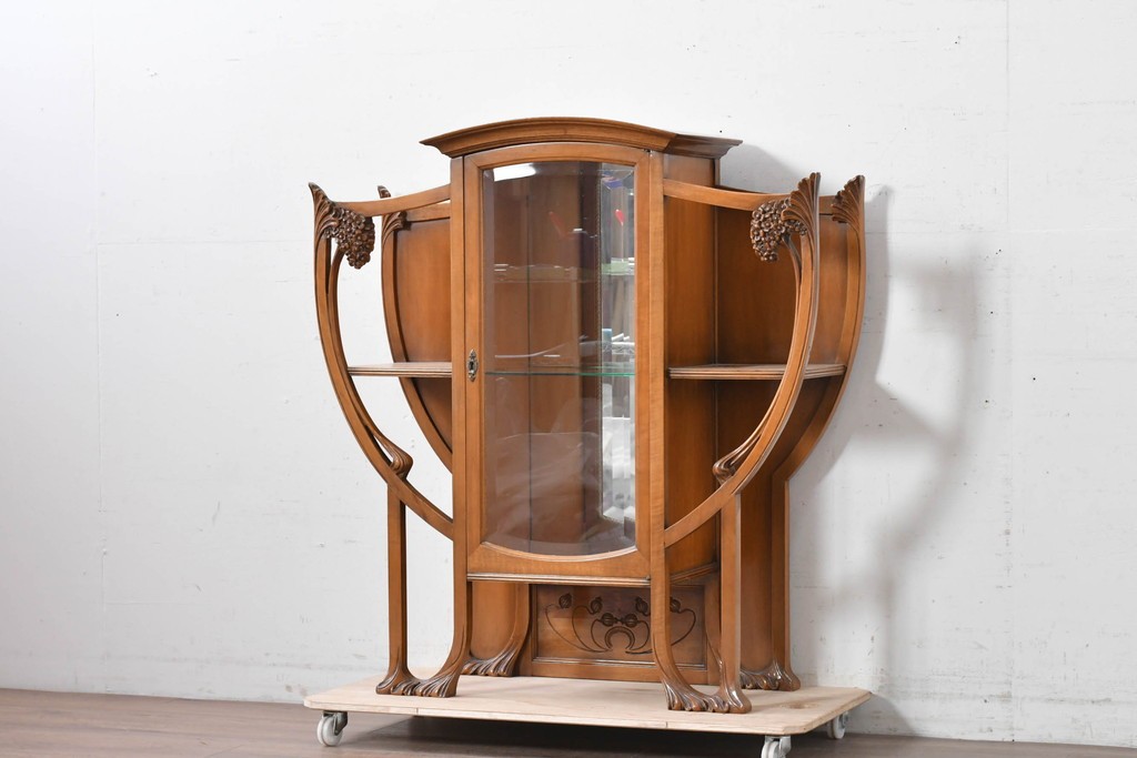 中古　美品　イタリア高級家具　メデア(Medea)　アールヌーヴォー様式　曲線美と彫刻装飾が際立つキャビネット　(R-087804)